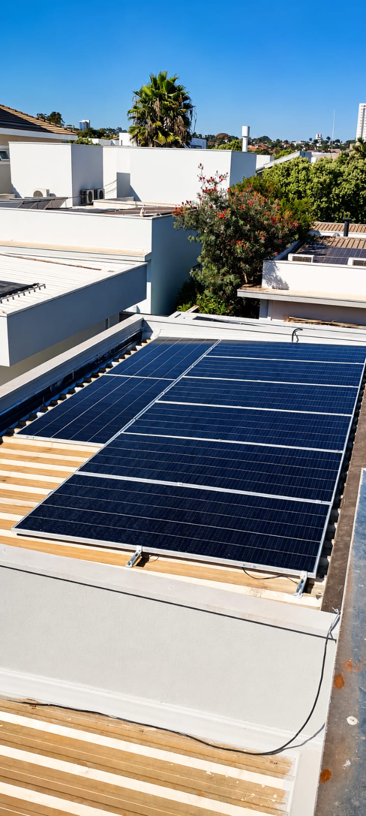 Detalhe de painéis solares fotovoltaicos